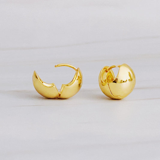 Seamlessly Round Stud Hoop Earrings